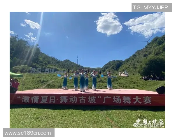 广场舞小伙激情打篮球展现青春活力与团队精神